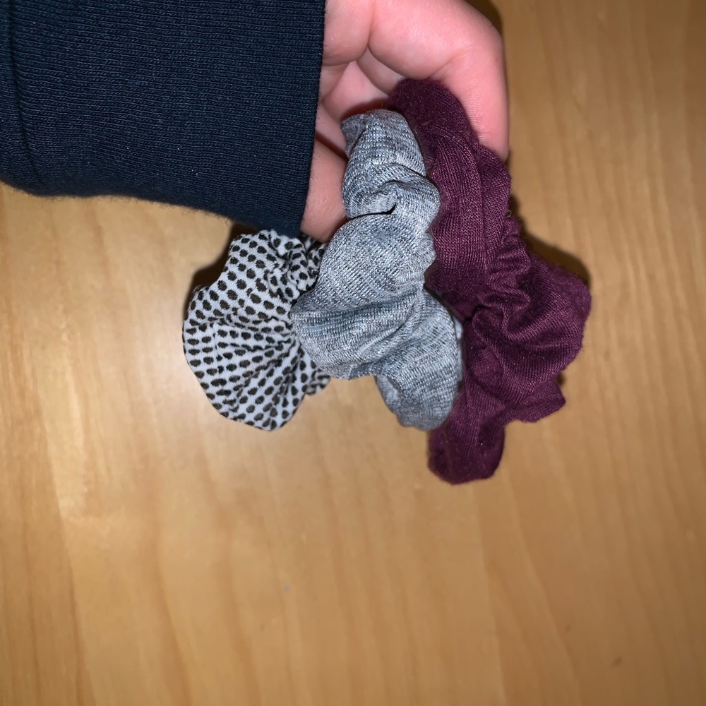3 pack of scrunchies 💓💓